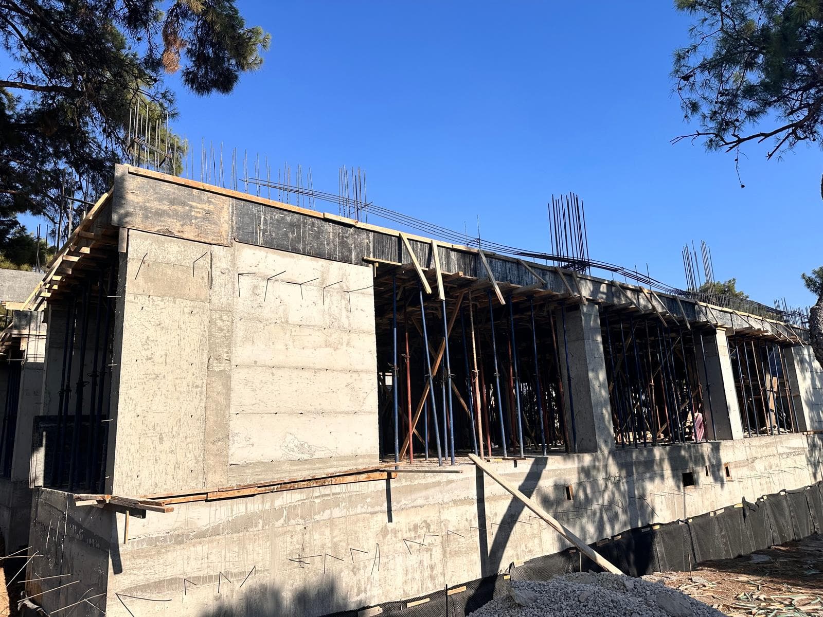 Betonarme karkas ve duvar imalatı ilerleyen inşaat sahası