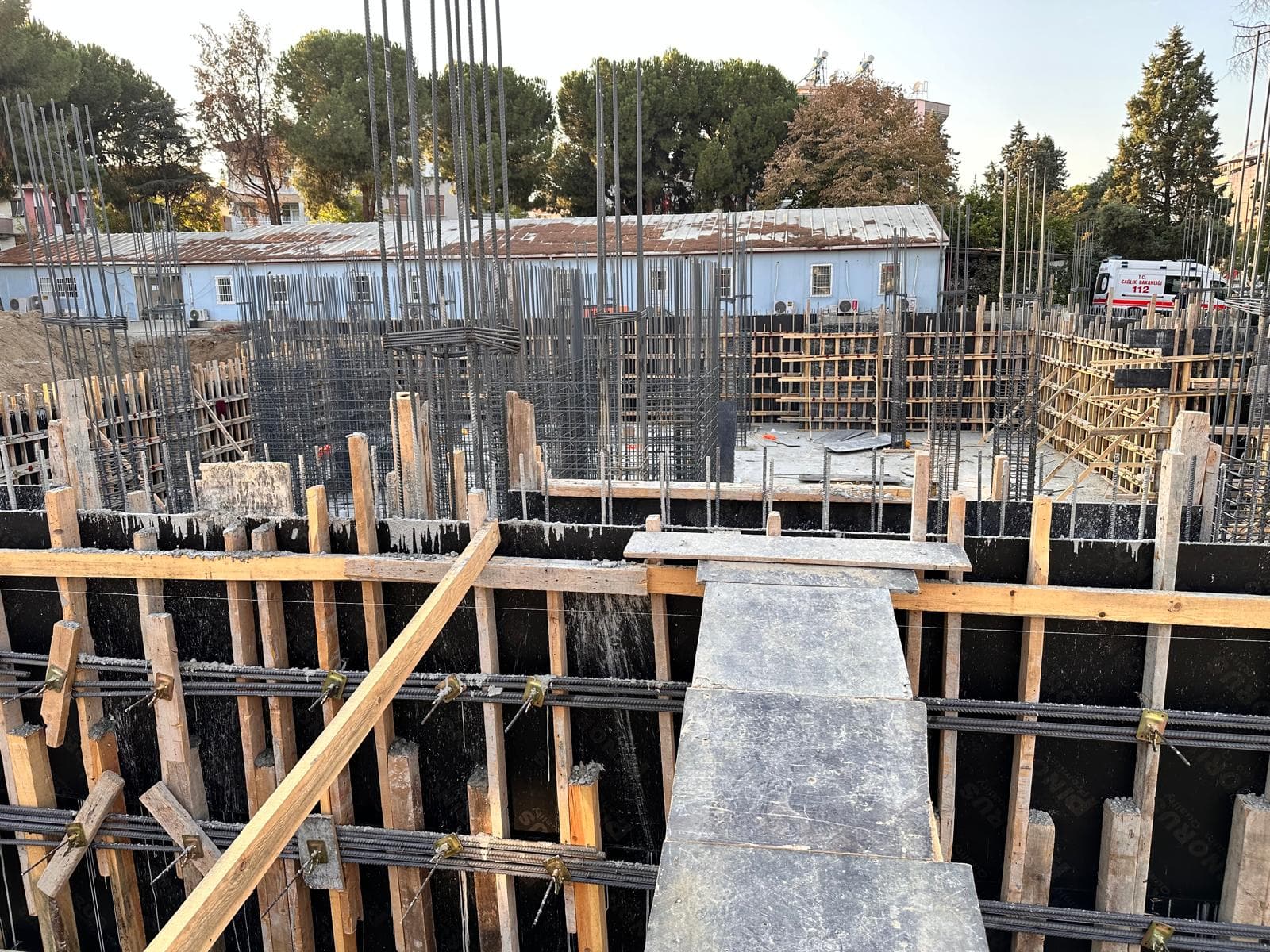 Elektrik tava ve kablo hattı montajı