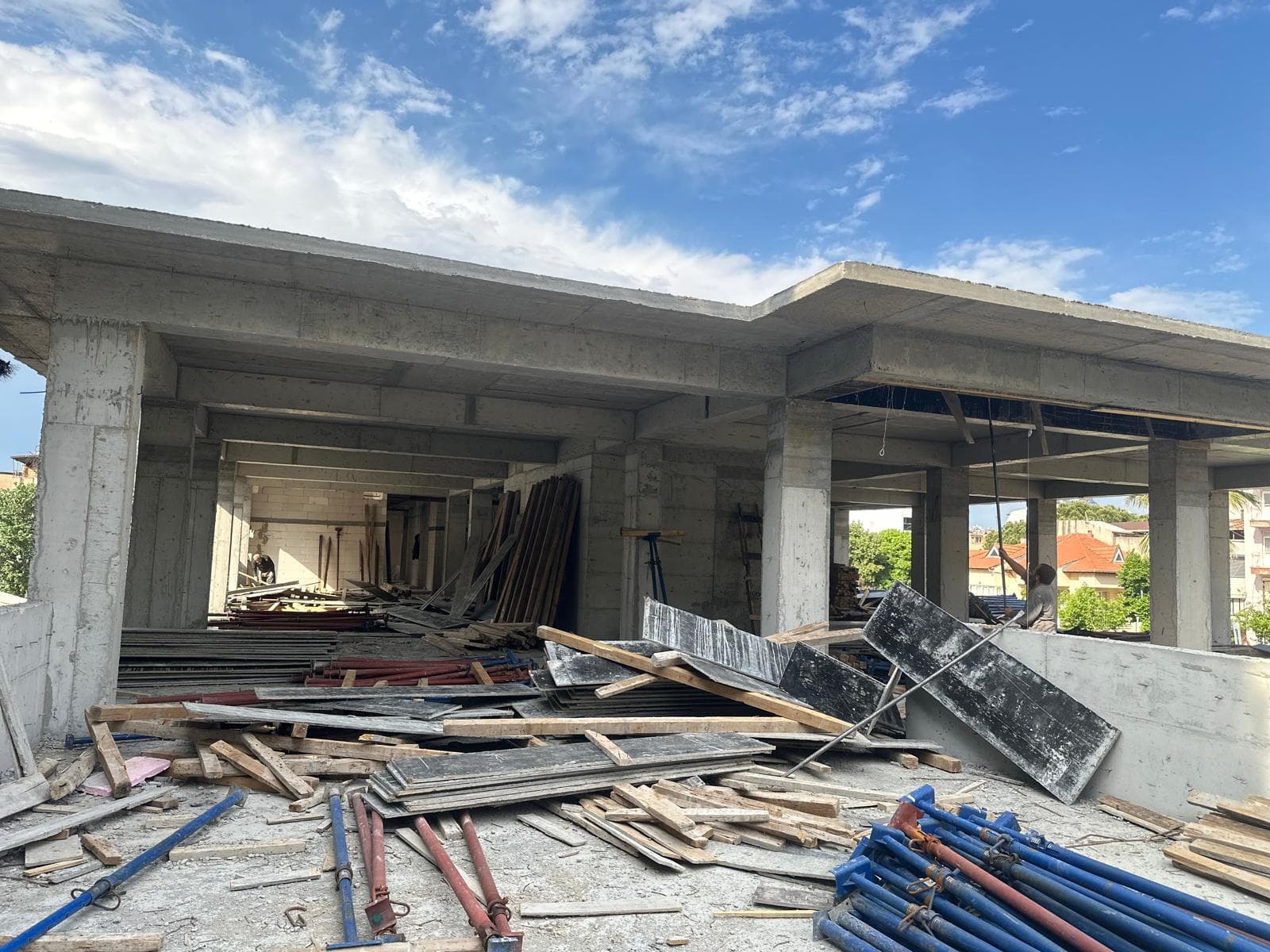 Şantiye içi lojistik koordinasyonu ve malzeme stok takibi