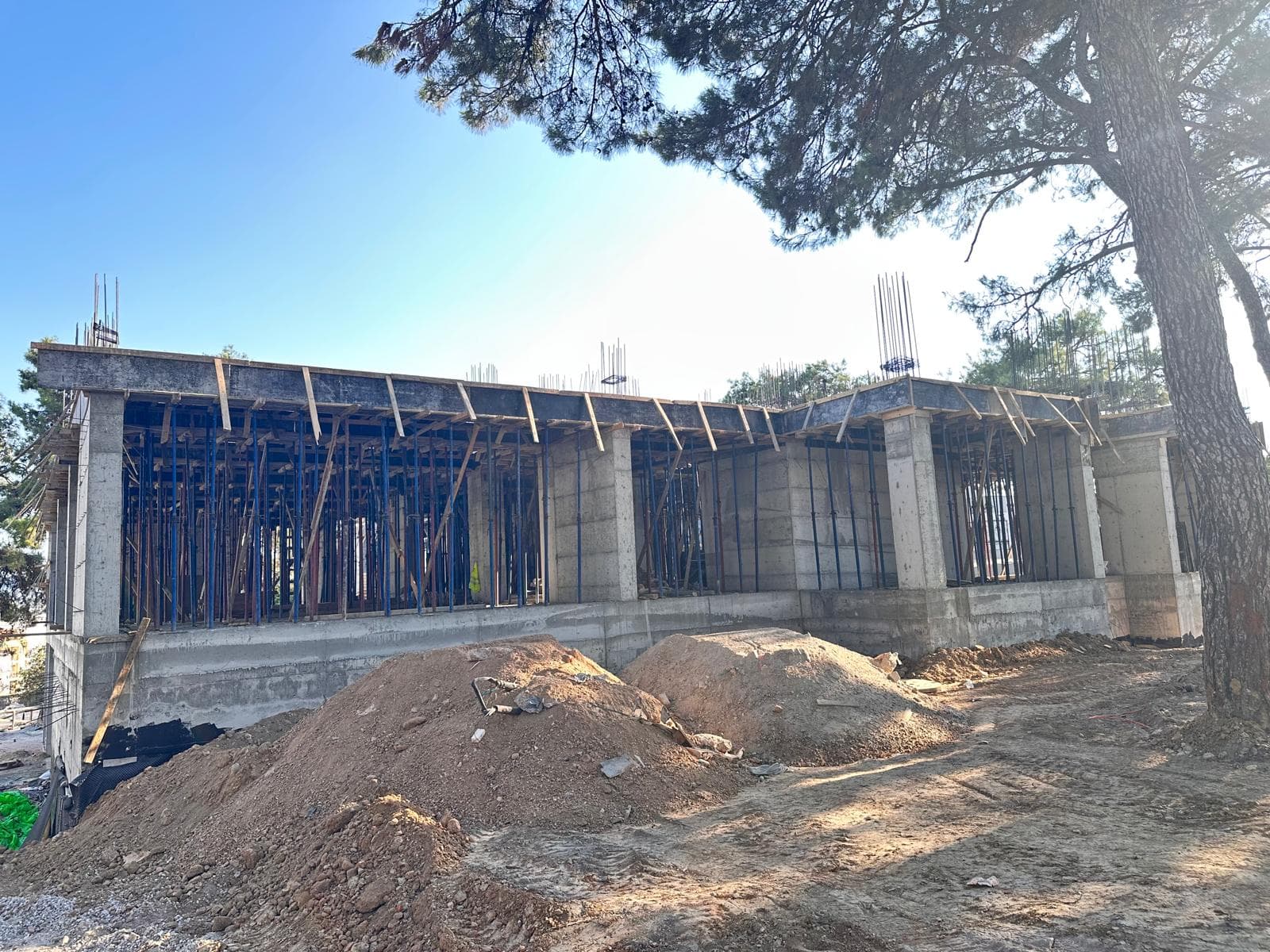 Taşıyıcı kolon demirlerinin projeye uygun olarak bağlanması